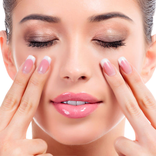 💆‍♀️ Comment masser son visage correctement : gestes, conseils et erreurs à éviter