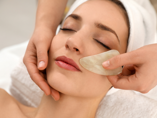 💆‍♀️ Les bienfaits du massage facial : le secret d’une peau éclatante et détendue